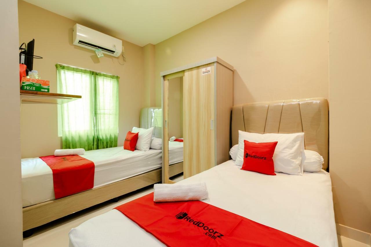 Hotel Reddoorz Syariah @ Panglima Polem Aceh Banda Aceh Exterior foto